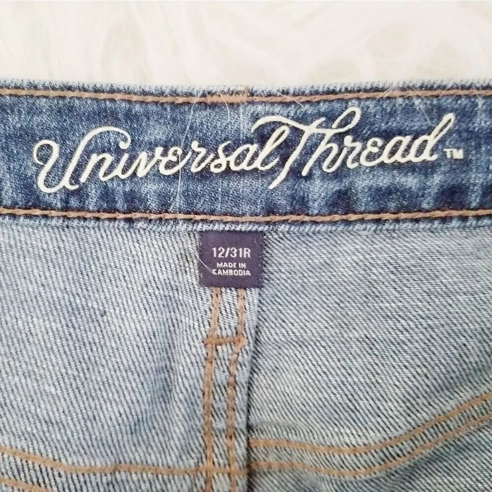 Universal Thread shorts with button fly closure - Picture 3 of 5